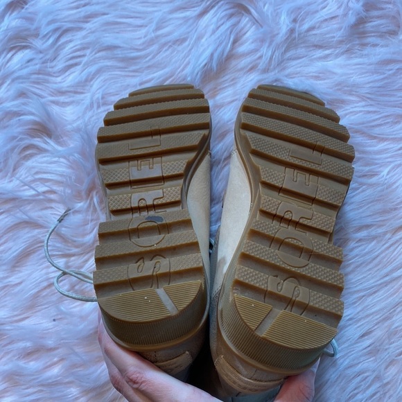 Sorel Phoenix Short Lace Luxe Shearling Fur Booties sz 8 - Picture 10 of 11